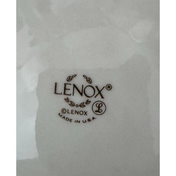 Lenox Vintage Ivory & Gold Scalloped Serving Bowl With Ornate Green & Gold Trim - Picture 5 of 9